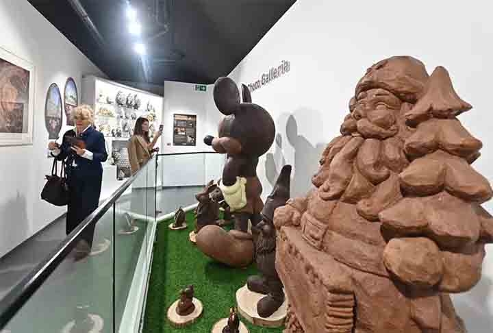 Recentemente, foi inaugurado o Choco-Story: Museu do Chocolate e da Gianduia, na cidade. O local conta a história do chocolate desde as origens ligadas aos Maias, quando o cacau começou a ser usado por suas propriedades curativas. Reprodução: Flipar
