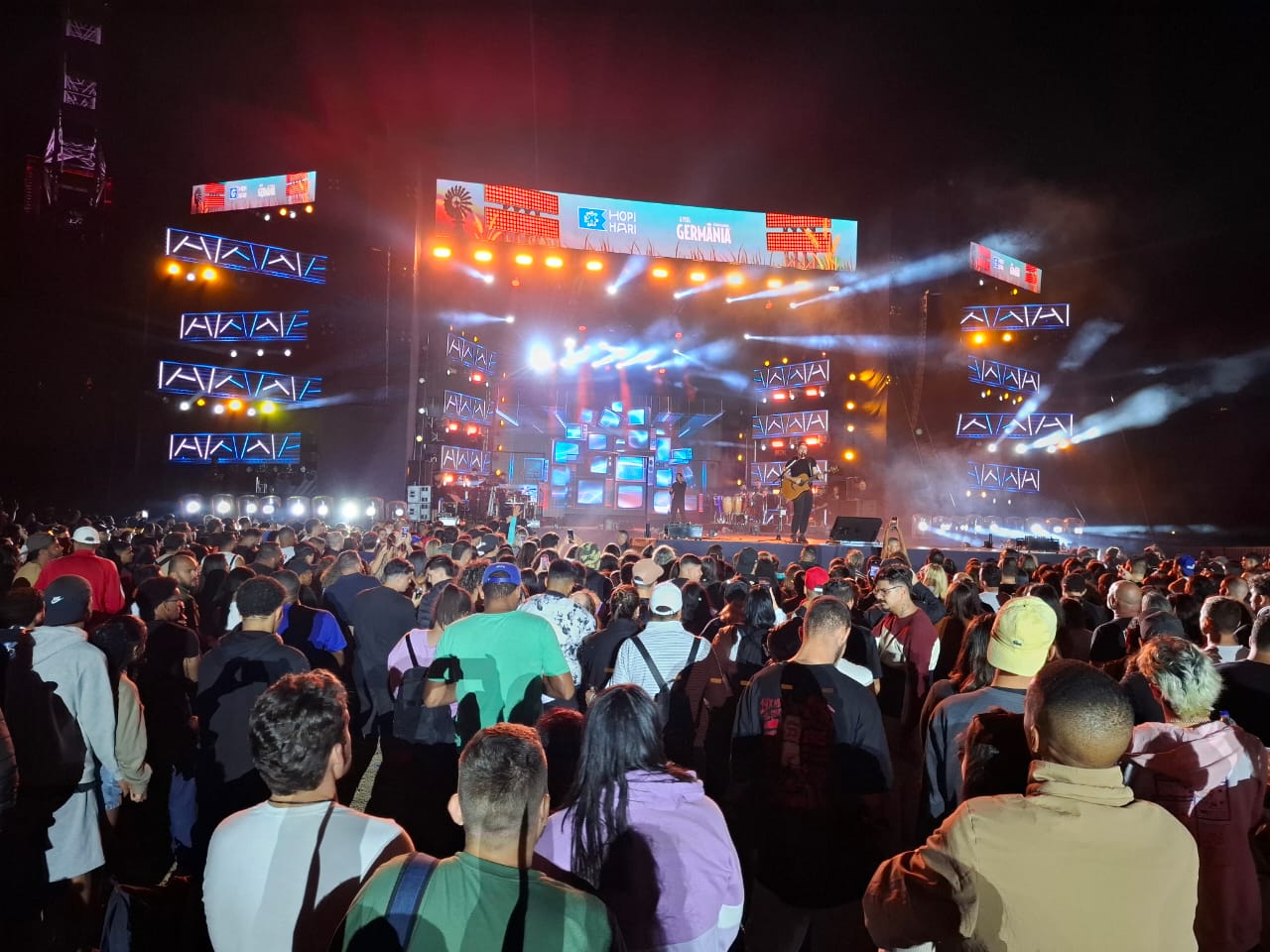 Israel e Rodolffo agitam Hopi Hari com show para milhares de pessoas. Foto: Pedro H. Lopes