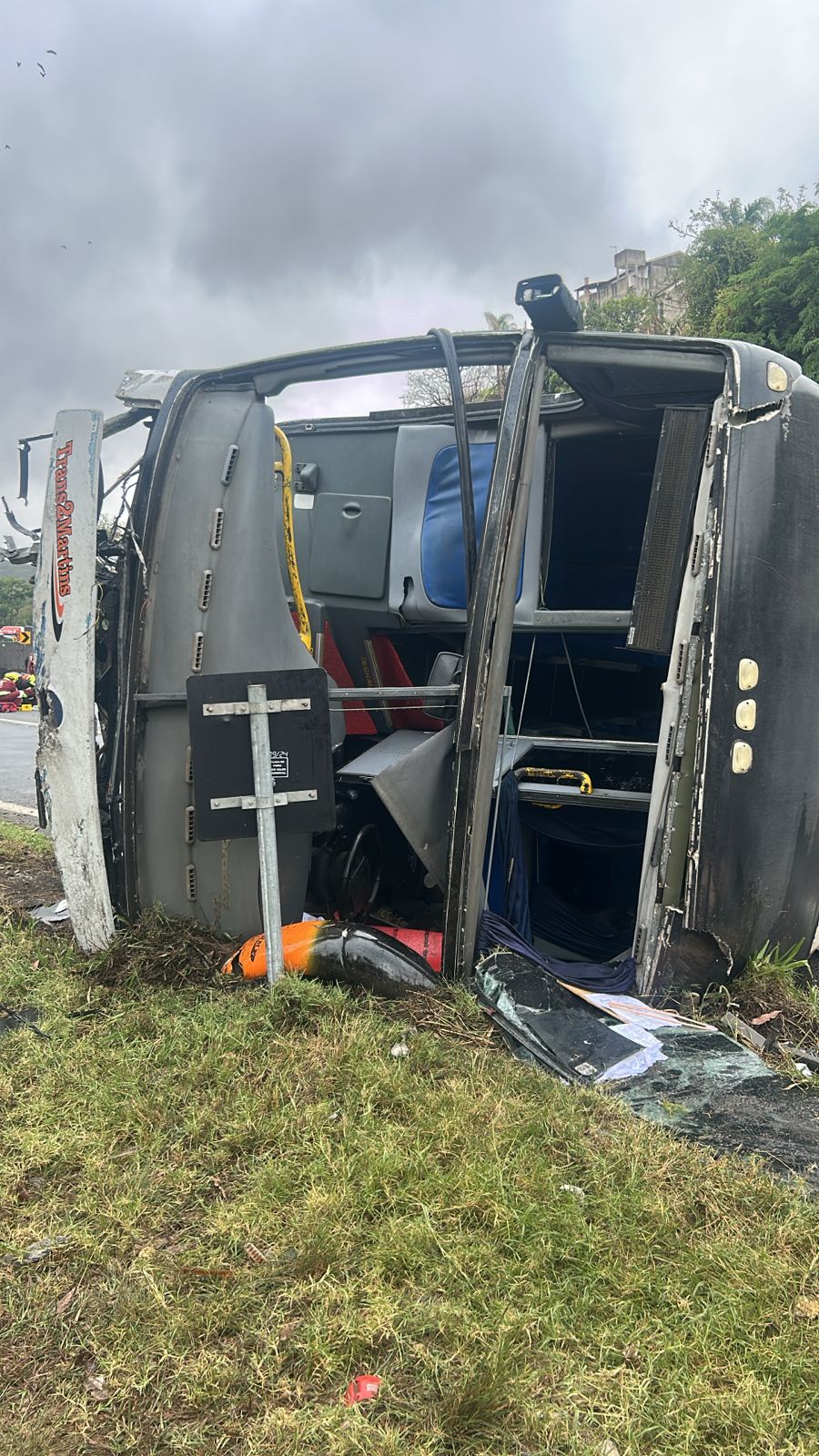 Vítimas foram levadas ao hospital. Foto: Divulgação/PRF