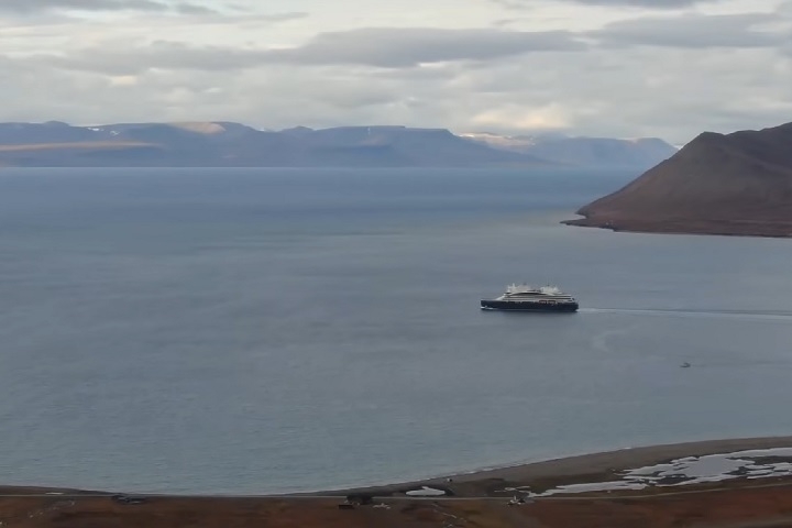 Caso o aeroporto seja desativado, a alternativa seria o transporte marítimo, que é lento (pode levar até dois dias) e instável por conta do mar agitado. Reprodução: Flipar
