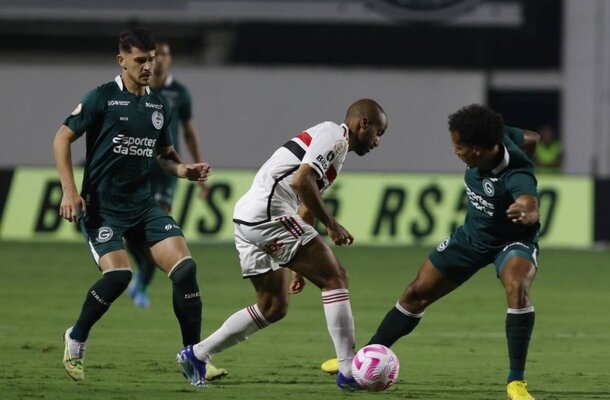 17) Goiás:  8 pontos  (Jogos: 8 - 1 vitória, 5 empates e 2 derrotas: 33% de aproveitamento). *campanha idêntica ao Corinthians. - Foto: Rubens Chiri/Saopaulofc.net