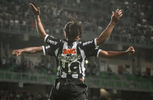 Atlético-MG 6 x 0 Figueirense, pela 28ª rodada do Campeonato Brasileiro de 2012, no Independência, em Belo Horizonte (MG) - Gols:  Ronaldinho Gaúcho (3), Bernard, Marcos Rocha e Réver (ATL). - Foto: Bruno Cantini/Atlêtico-MG
