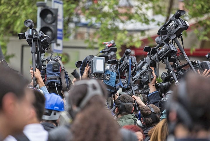 O curso tem duração de quatro anos, com aulas sobre política, sociologia, antropologia, etc..Jornalistas, além de texto, também têm aulas de fotografia, áudio, vídeo, locução, diagramação, entre outros. Reprodução: Flipar