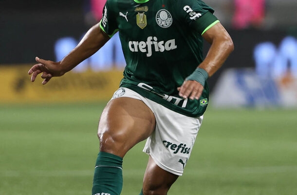 MENINO  - Deixou espaços para os armadores do Boca. Também deixou a desejar na armação, pois foi pouco criativo.  NOTA 5,0 - Foto: Cesar Greco