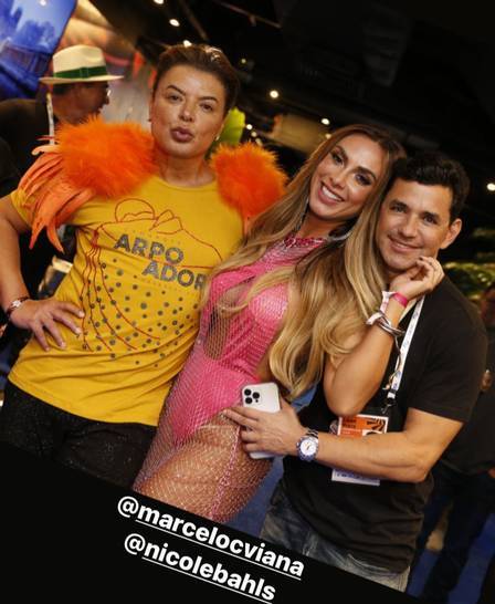 Nicole Bahls com o namorado, Marcelo Viana, na Sapucaí . Foto: Reprodução/Instagram