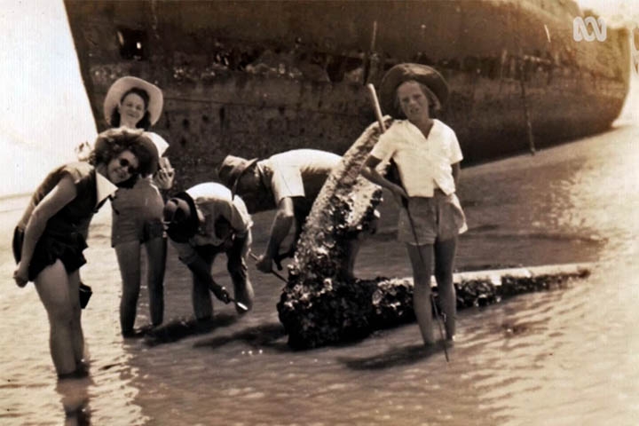 Nos anos 1910, quando não conduzia mais passageiros e servia apenas como cargueiro - passou, especialmente, a armazenar carvão - o City of Adelaide foi atingido por um incêndio que, felizmente, não deixou nenhuma vítima. 
 Reprodução: Flipar