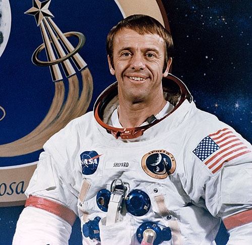 Em 1961, o astronauta Alan Shepard se tornou o primeiro norte-americano no espaço, impulsionado a bordo do Freedom 7 da Estação Cabo Canaveral. Reprodução: Flipar