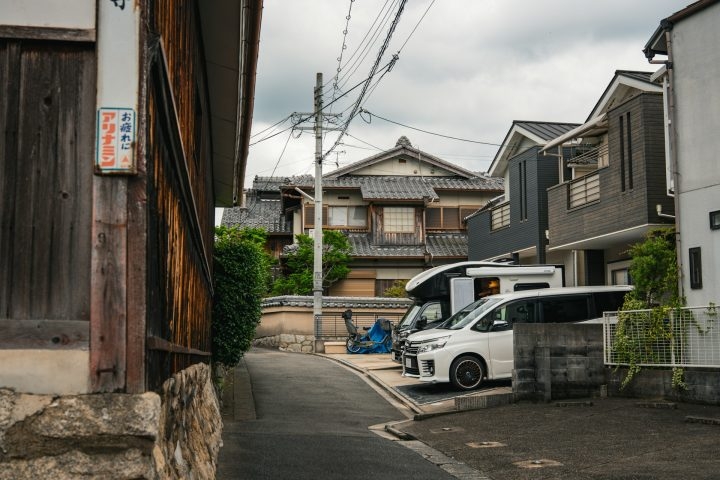 Isso ocorre pois o valor está mais no terreno do que na construção em si. Por isso, a maioria das casas se desvaloriza com o tempo. Reprodução: Flipar