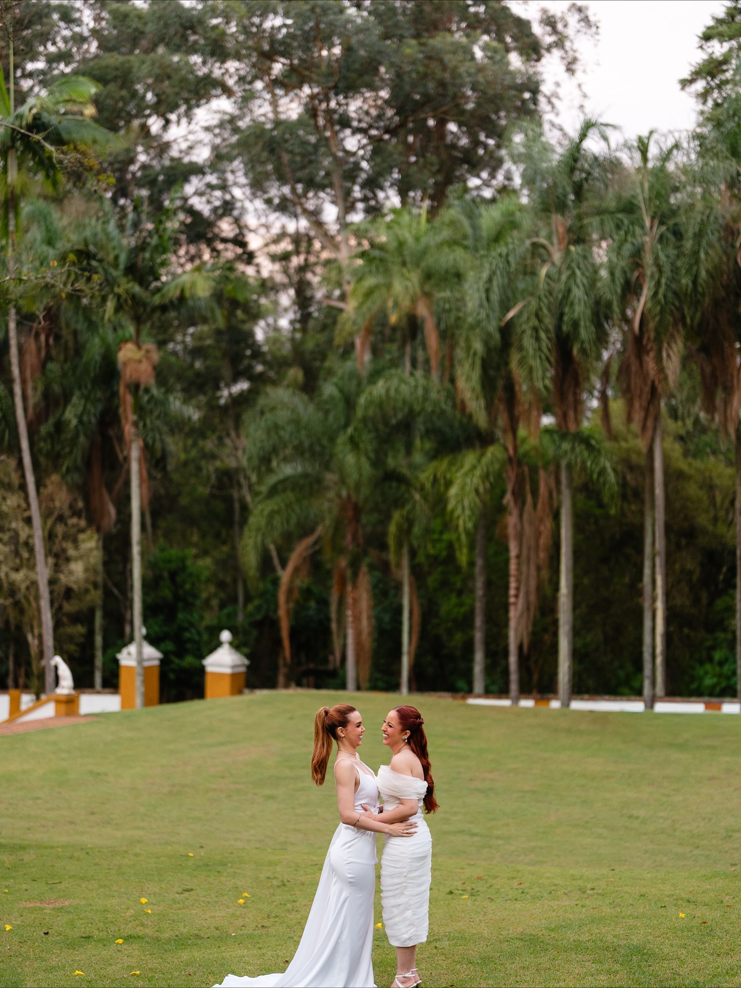 Mari Fernandez e noiva sofrem ataques homofóbicos após ensaio pré-casamento. Foto: Instagram