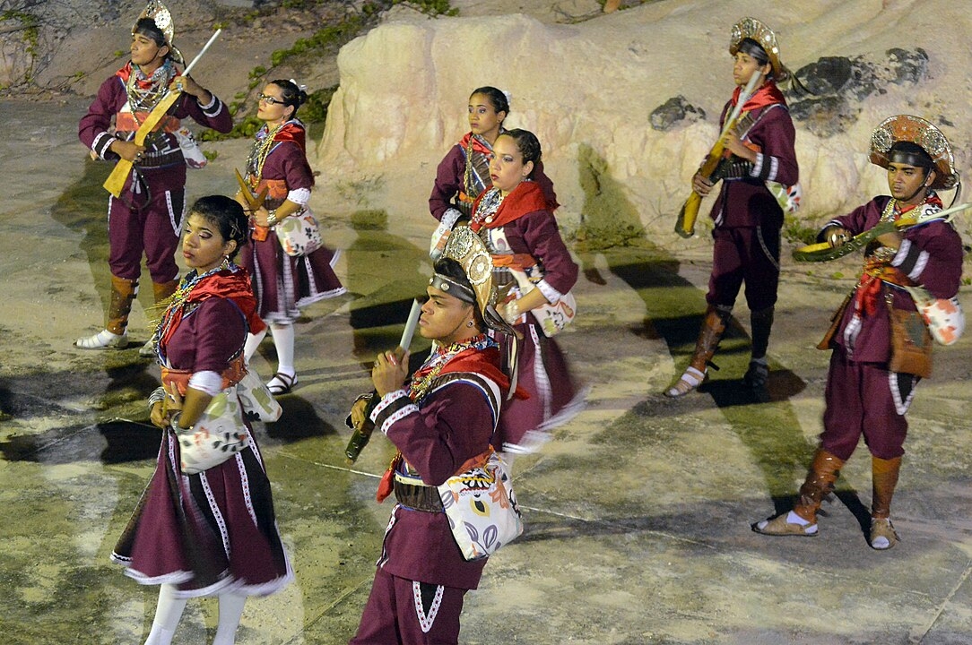 Mas com o tempo as quadrilhas brasileiras foram ganhando identidade própria com movimentos variados e um ritmo sempre empolgante, em que a música com raízes nordestinas prevaleceu.  Reprodução: Flipar