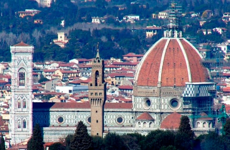 Cúpula da Igreja de Santa Maria del Fiore (Florença, Itália) - cúpula de Brunelleschi é um marco da engenharia renascentista, famosa por seu tamanho, a complexidade de sua construção sem andaimes internos e seu design inovador. É um dos maiores símbolos da Renascença italiana. Reprodução: Flipar