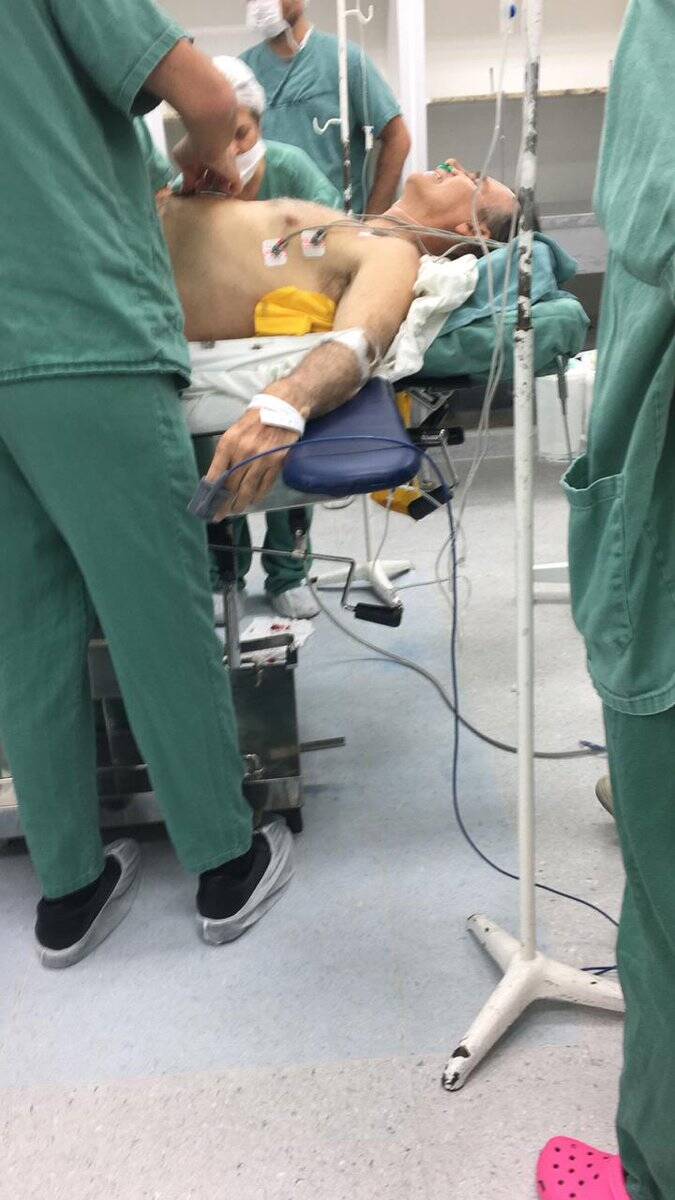 Jair Bolsonaro na mesa de cirurgia. Foto: Twitter