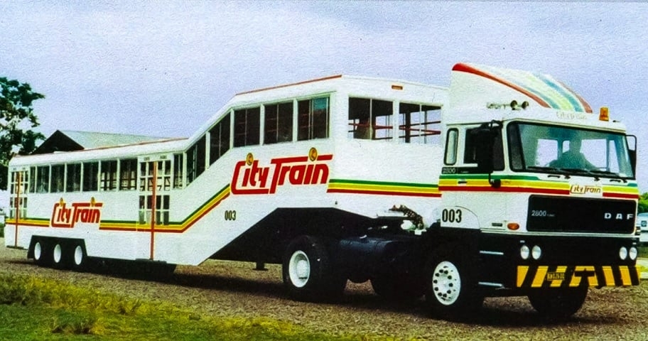 Foi o caso do DAF Super CityTrain, o ônibus mais longo já construído, com 32,2 metros de comprimento. Reprodução: Flipar