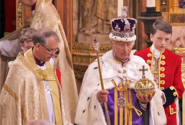 O atual monarca é o rei Charles III . Ele foi coroado no dia 6 de maio de 2023 na Abadia de Westminster, em Londres. A cerimônia contou com a presença de dignitários de todo o mundo.  Reprodução: Flipar