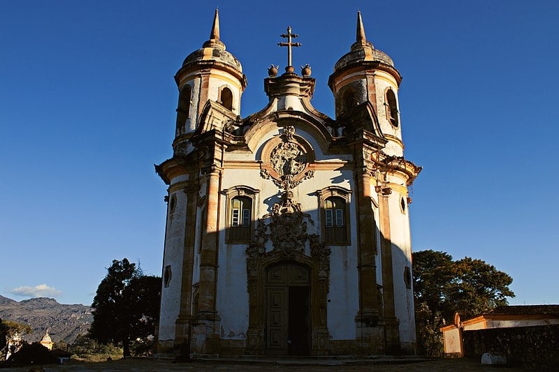 Em Ouro Preto está, por exemplo, a Igreja de São Francisco de Assis, concebida por Aleijadinho em 1766.  Reprodução: Flipar