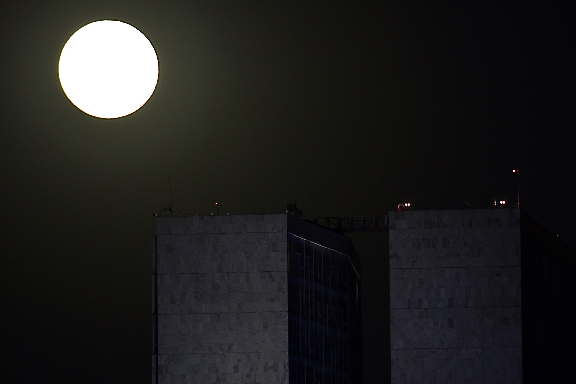 Superlua vista em Brasília em 10/08/2014 Marcello Casal Jr/Agência Brasil