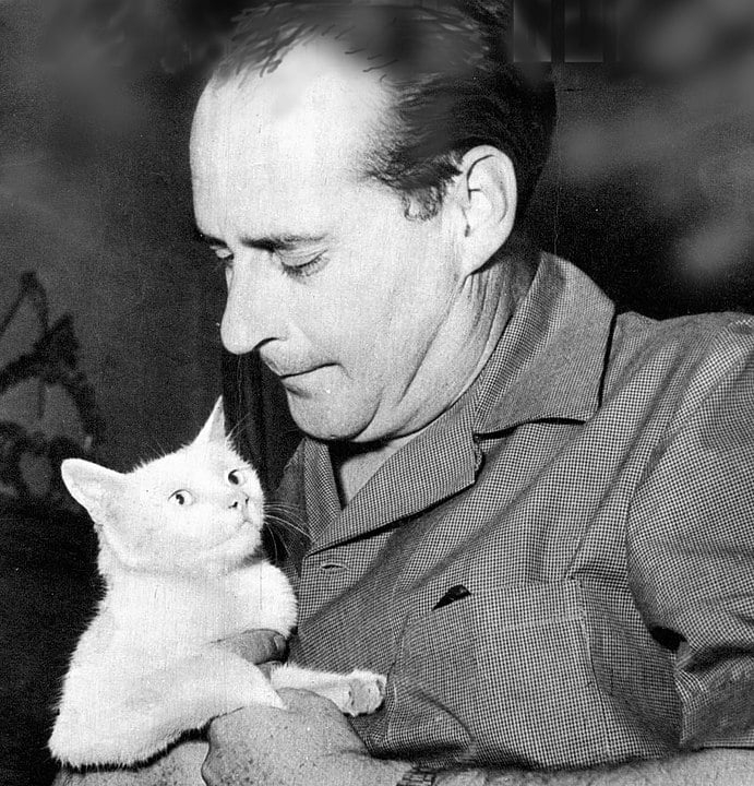 Já Roberto Rossellini, pai de Isabella Rossellini, foi um dos mais importantes cineastas italianos, um dos principais nomes do neo-realismo. 
 Reprodução: Flipar