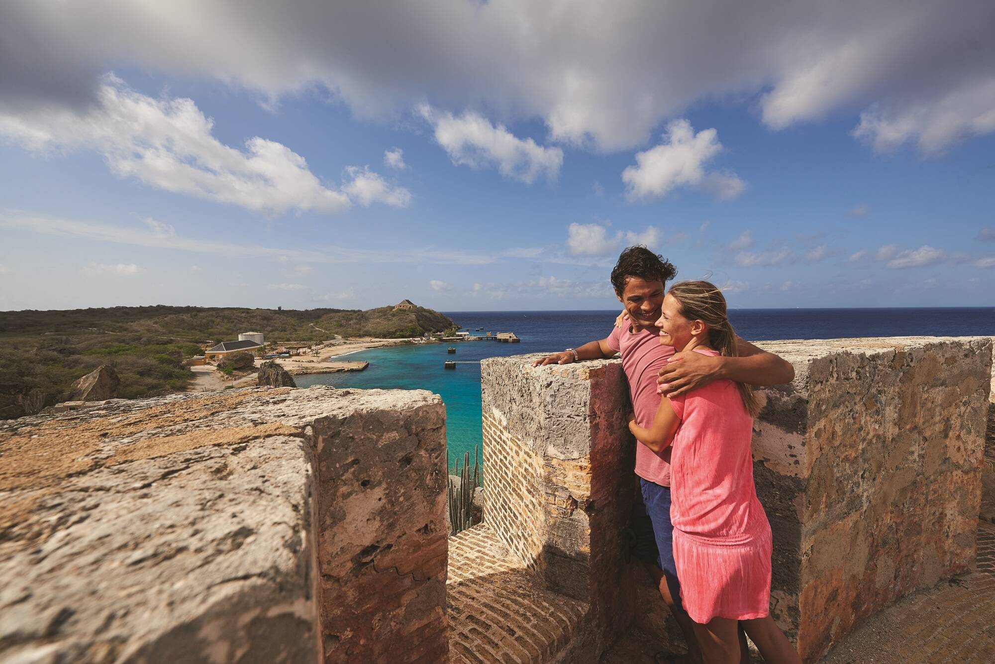 Os fortes e construções antigas contam muito sobre a história da ilha. Foto: Divulgação