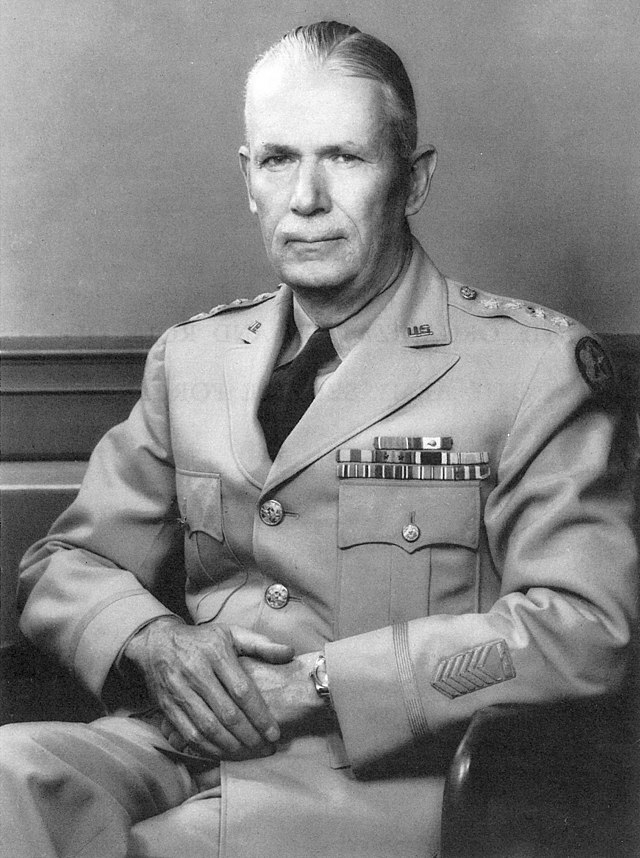 O primeiro foi o general Brehon Somervell, principal incentivador do projeto de criação do Pentágono.  Reprodução: Flipar
