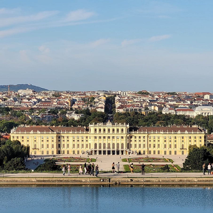 Palácio Schönbrunn, em Viena, na Áustria.. Foto: Reprodução/Instagram @lurpasandin 28.10.2022