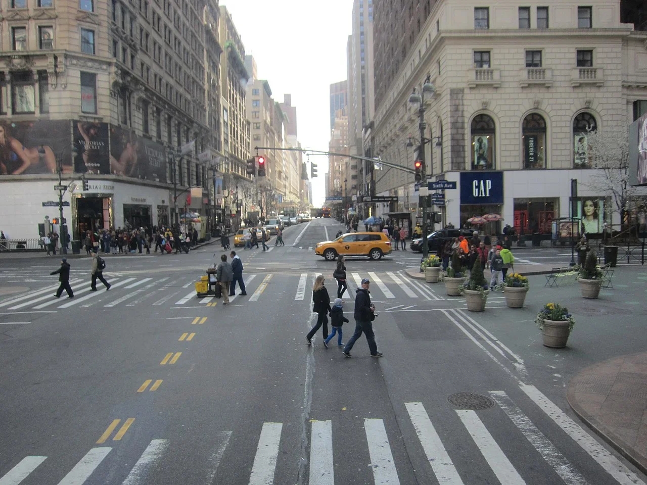 Em 18 dos estados, como Nova York e Louisiânia, não há uma língua oficial. O mesmo acontece no distrito de Columbia, onde localiza-se a capital Washington.  Reprodução: Flipar