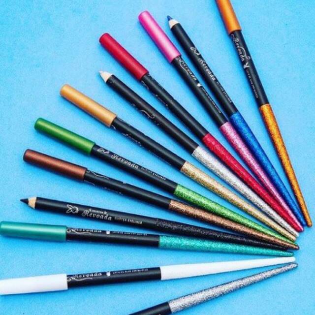Estes lápis coloridos da marca Playboy vem com glitter, dando ainda mais brilho à composição. Foto: Divulgação/Playboy