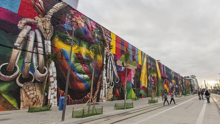 O mural "Etnias", de Eduardo Kobra, possui mais de 3 mil metros quadrados e homenageia povos indígenas. Foto: Reprodução/Governo Federal