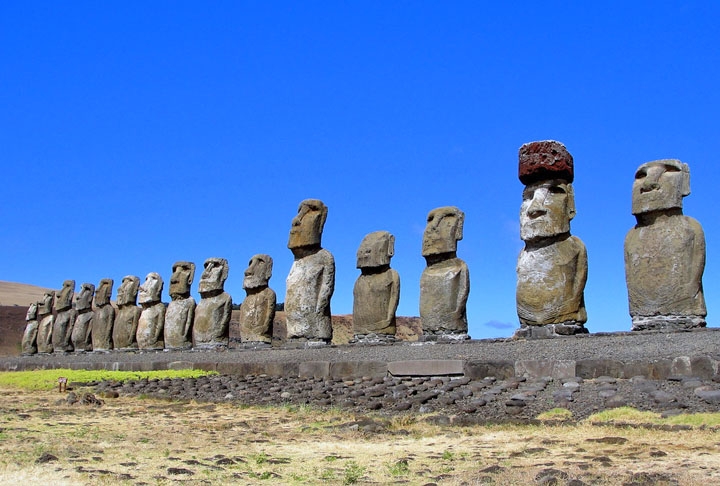 Hanga Roa (Ilha de Páscoa): Hanga Roa é a principal e única cidade da Ilha de Páscoa, localizada no Chile. Com uma população modesta, serve como centro administrativo, cultural e turístico da ilha. Reprodução: Flipar