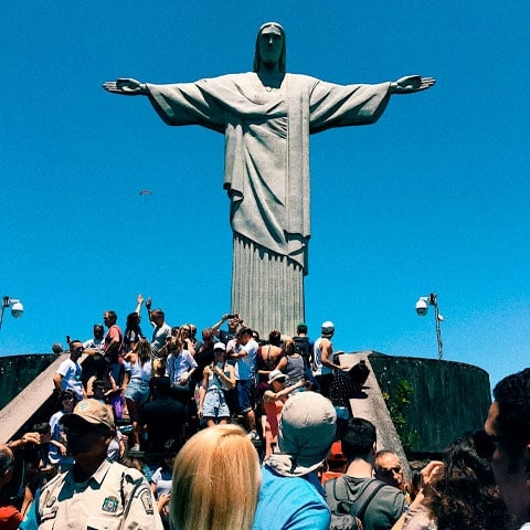 De acordo com a imprensa polonesa, a escultura terá 55 metros de altura - o Cristo Redentor (foto), no morro do Corcovado, tem 38 metros (30 da estátua e oito da base).
 Reprodução: Flipar