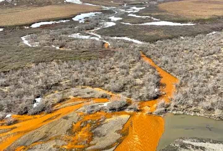 O mais recente caso é do Rio Salmon, no Parque Nacional do Vale de Kobuk, que ganhou esse tom alaranjado sem motivo aparente. Reprodução: Flipar