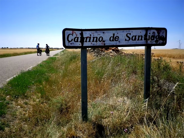 Ciclovia do Caminho de Santiago de Compostela (Espanha) - Essa rota de peregrinação é Patrimônio Mundial da Unesco e tem sido percorrida há 12 séculos. São 748 km . Muitos caminham, mas outros tantos preferem pedalar.  Reprodução: Flipar