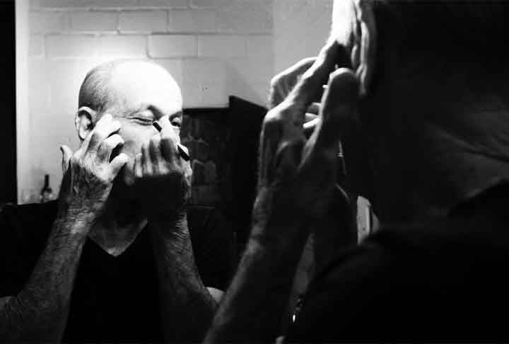 Uma faceta menos conhecida de Ney Matogrosso é a de ator. Ele atuou em alguns filmes, como “Luz nas Trevas - A Volta do Bandido da Luz Vermelha” (2012), em que interpreta o personagem principal.

 Reprodução: Flipar