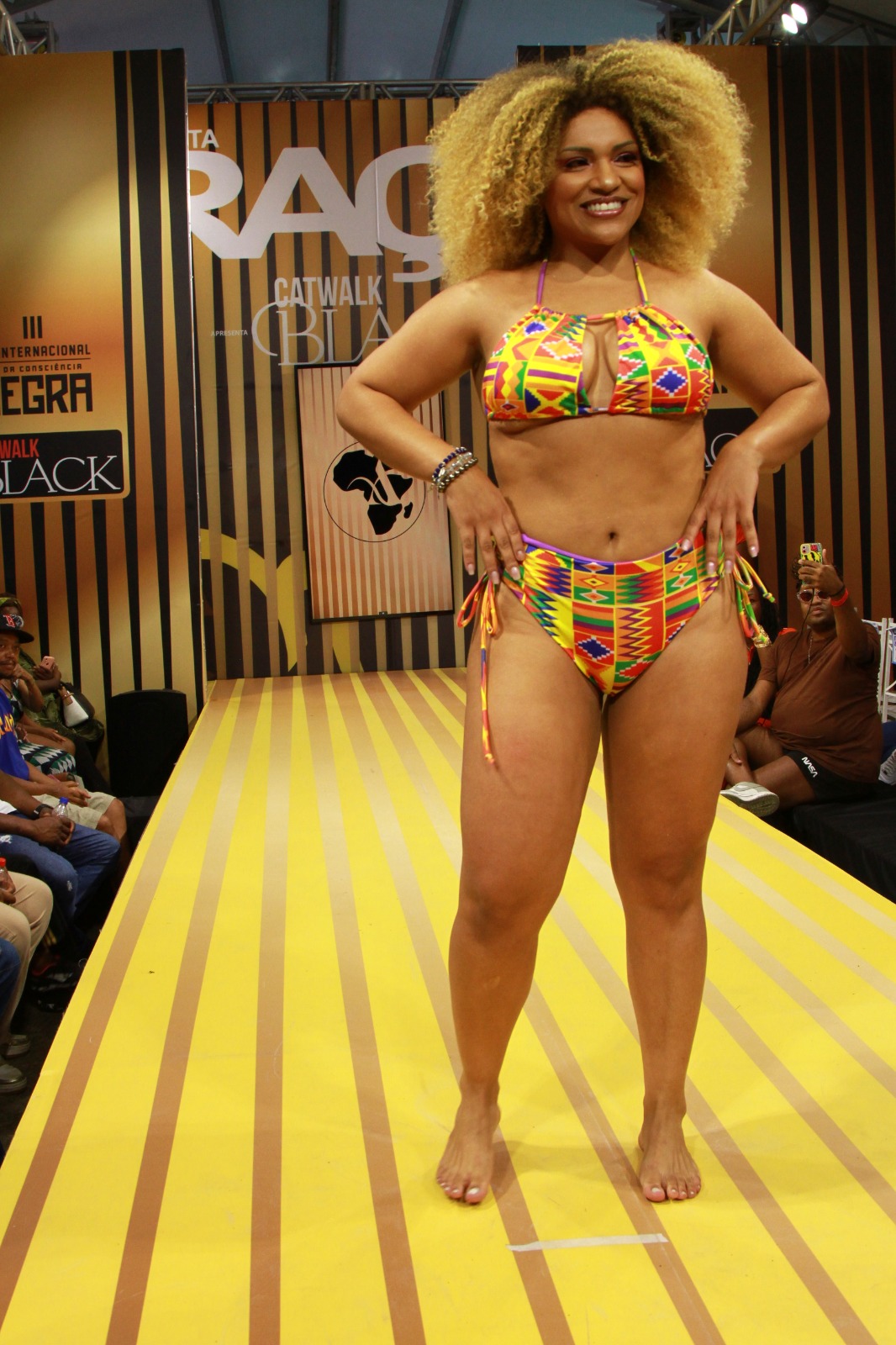 Desfile realizado pela Models Black apresenta looks que exaltam a cultura afro. Foto: Fotos: Joh Silva e Pedro Coelho