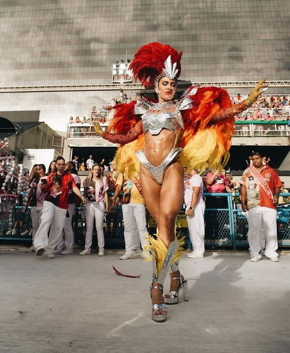 Lore Improta desfilando pela Viradouro, no Desfile das Campeãs Reprodução/Instagram - 19.02.2024
