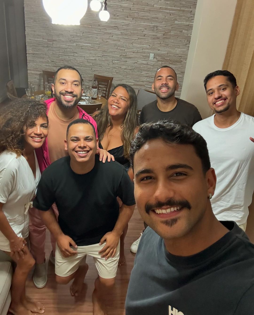 Gil do Vigor, do BBB21, aproveitou viagem a Salvador para encontrar Mani Rego, ex de Davi, e Lucas Pizane, ex-BBB24 Reprodução/Instagram