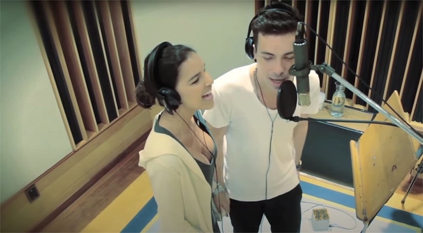 Ela foi noiva do cantor Di Ferrero, mas a relação foi desfeita em 2013. Ela também namorou Patrick Bulus, Ivens Neto, Romulo Holsback e Lucas Kalil Aluani. 
 Reprodução: Flipar