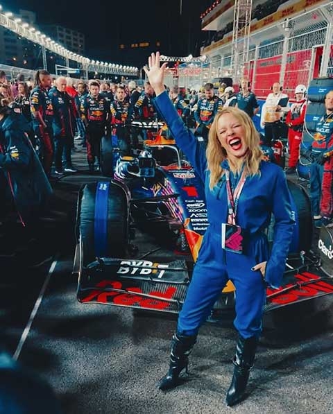 O álbum “Fever”, de 2001, teve imenso sucesso internacional, elevando a carreira de Kylie Minogue para outro patamar. 
 Reprodução: Flipar