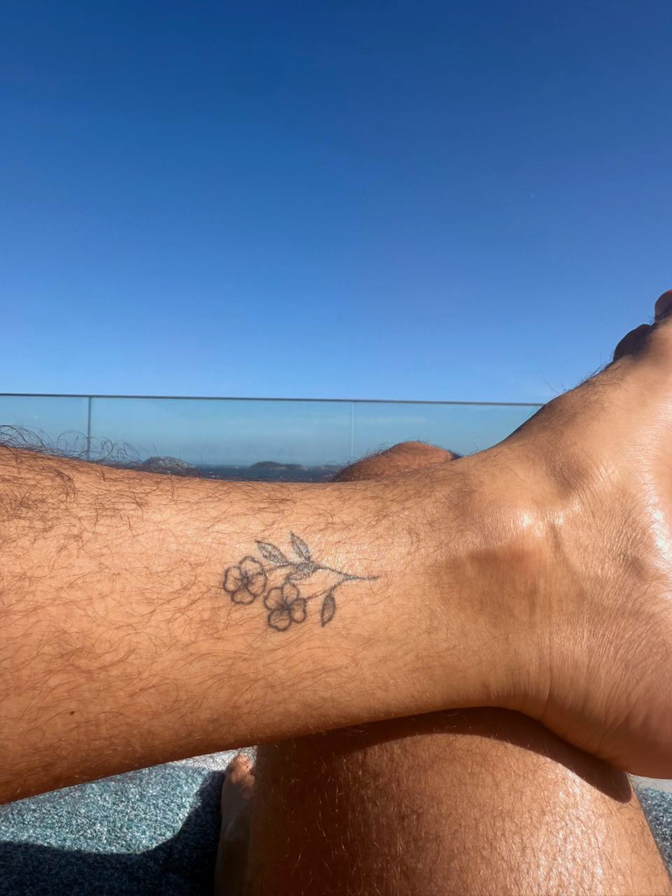 Rainer Cadete posa sem roupas e fãs reagem: "Gostoso". Foto: Instagram