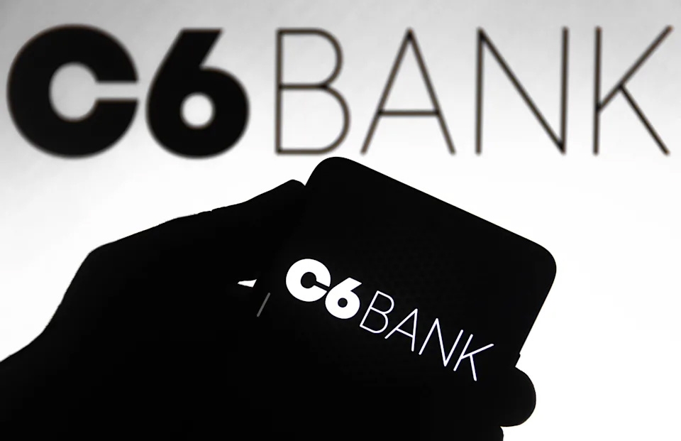 Outro exemplo de banco digital em alta é o C6 Bank, que vem se tornando uma alternativa cada vez mais competitiva no mercado, investindo em produtos e soluções para manter os correntistas utilizando a plataforma.