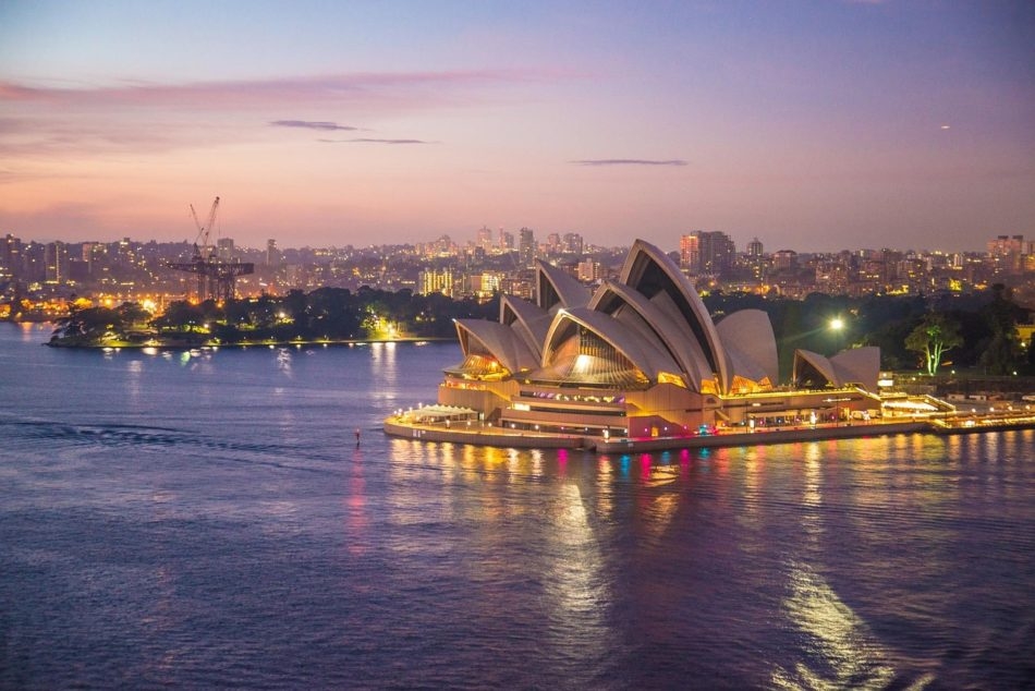 Sydney Opera House (Sydney, Austrália) - Embora seja relativamente nova (inaugurada em 1973), a Sydney Opera House é um ícone global tanto pela arquitetura única quanto pela importância cultural na Austrália e no mundo. Reprodução: Flipar