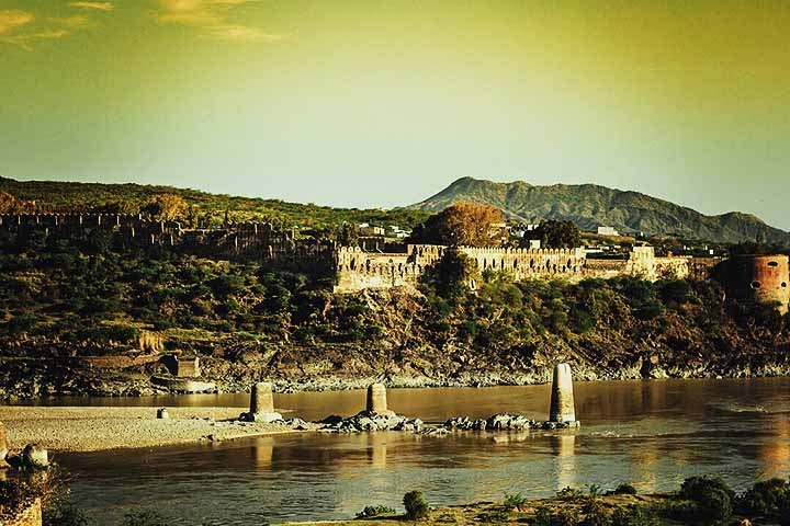 Já a cidade de Attock, com cerca de 177 mil habitantes, fica localizada na província de Punjab, exatamente às margens do Rio Indo. Reprodução: Flipar