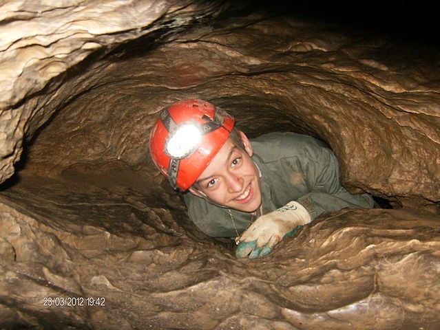 Hölloch (Suíça) – Essa caverna, em Muotha, é notável por ficar a 938 metros de profundidade. É a segunda maior da Europa e foi formada pelo chamado Carste, termo que designa o relevo criado pela dissolução química de rochas. Percorrer certos trechos é pura aventura.  Reprodução: Flipar