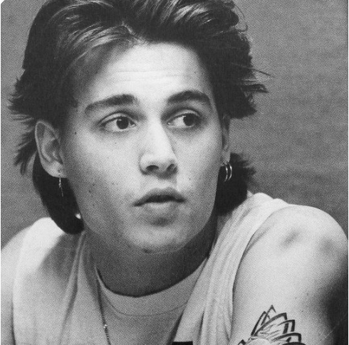 Aos 13 anos, após a separação dos pais, ele foi com a família para a Flórida. Aos 20 anos, tocando na Banda The Kids, mudou-se para Los Angeles e casou-se com Lori Anne Allison. Reprodução: Flipar