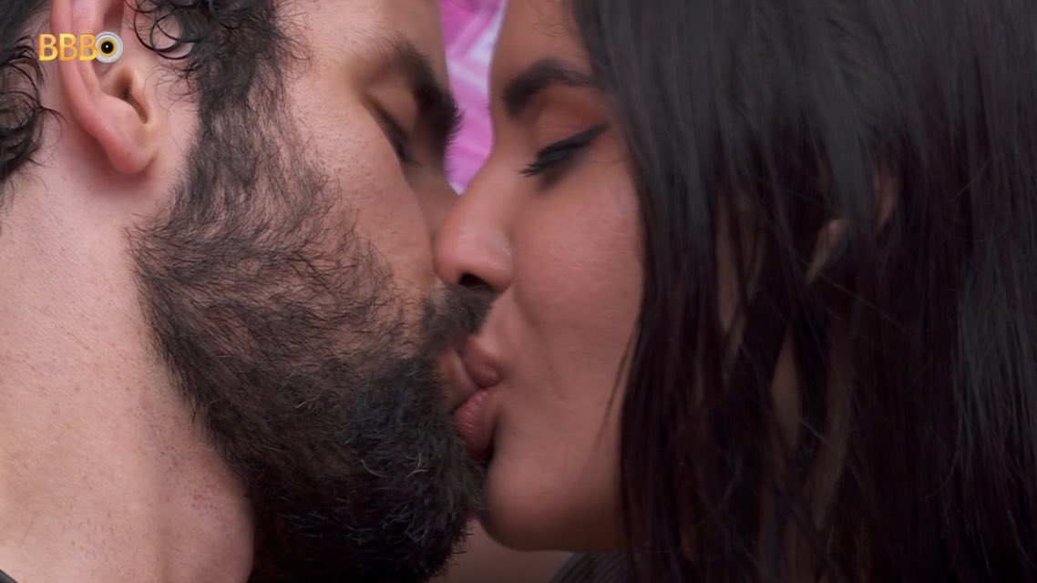 Isabelle e Matteus se beijaram em festa no 'BBB 24' Reprodução/Globo - 11.04.2024 
