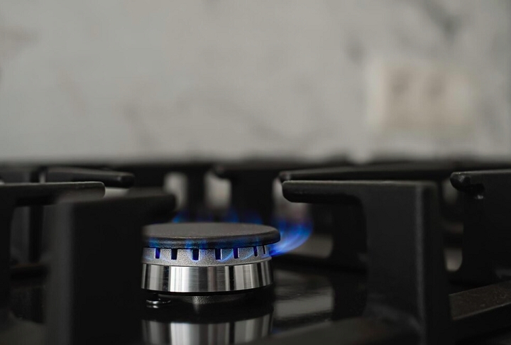 A cozinheira alegou que chegou a trabalhar muitas vezes até 1h da manhã e com intervalos de apenas 30 minutos para o almoço. Reprodução: Flipar