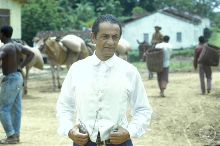 Nelson Xavier - O ator interpretou o comerciante Norberto na trama e morreu em maio de 2017, aos 75 anos, devido a um câncer no pulmão. Reprodução/Globo