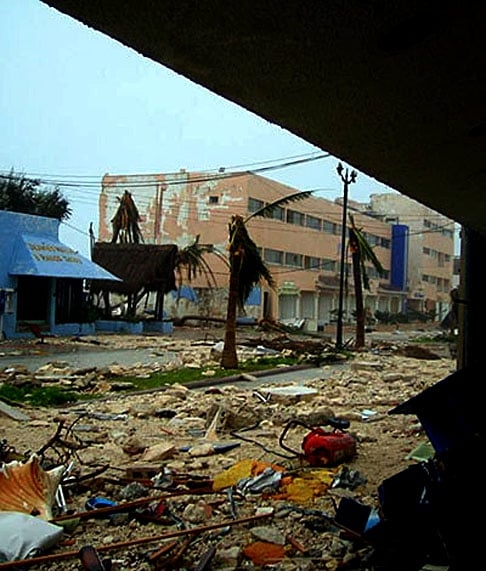 Alertadas sobre a proximidade de furacões, as pessoas tentam se proteger e torcem para que eles fiquem num patamar de baixa destruição. De preferência, sem sair do nível de uma tempestade. Este ano, Alberto foi uma tempestade que formou-se no oeste do Golfo do México, disse o Centro Nacional de Furacões (NHC) dos EUA. Reprodução: Flipar