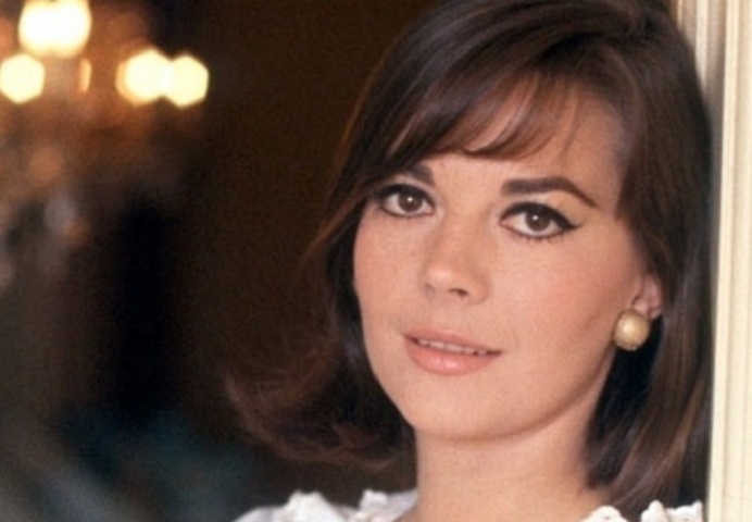 Natalie Wood - No dia 29 de novembro de 1981, aos 43 anos, a atriz morreu por afogamento após cair de um barco enquanto comemorava o feriado de Ação de Graças. Curiosamente, uma cigana havia alertado sua mãe de que ela viria a morrer dessa forma trágica. Reprodução: Flipar