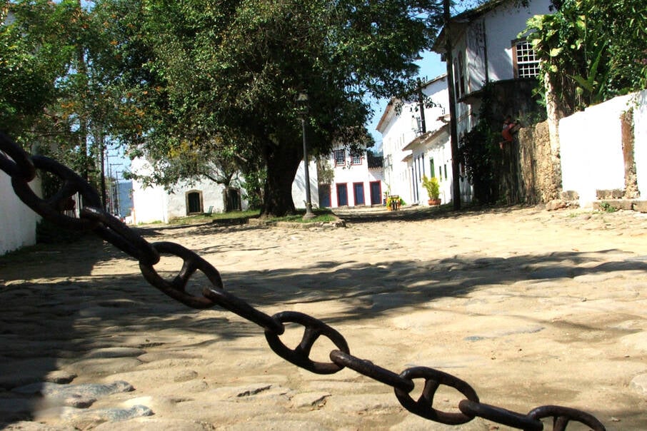 Rua Doutor Samuel Costa, no centro histórico de Paraty. Foto: Divulgação/ Luciana Matos