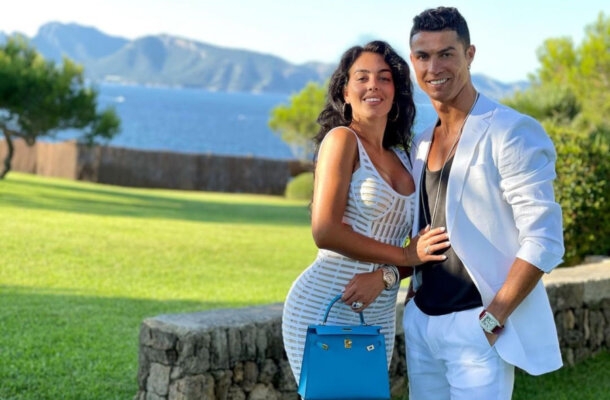 Cristiano Ronaldo é comprometido com a argentina Georgina Rodriguez desde 2016 e, por isso, seria enquadrado na severa legislação de costumes do país persa. - Reprodução/Instagram